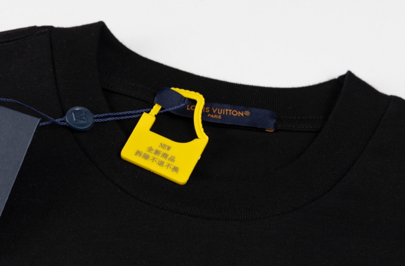 Paris Graffiti Script Tee