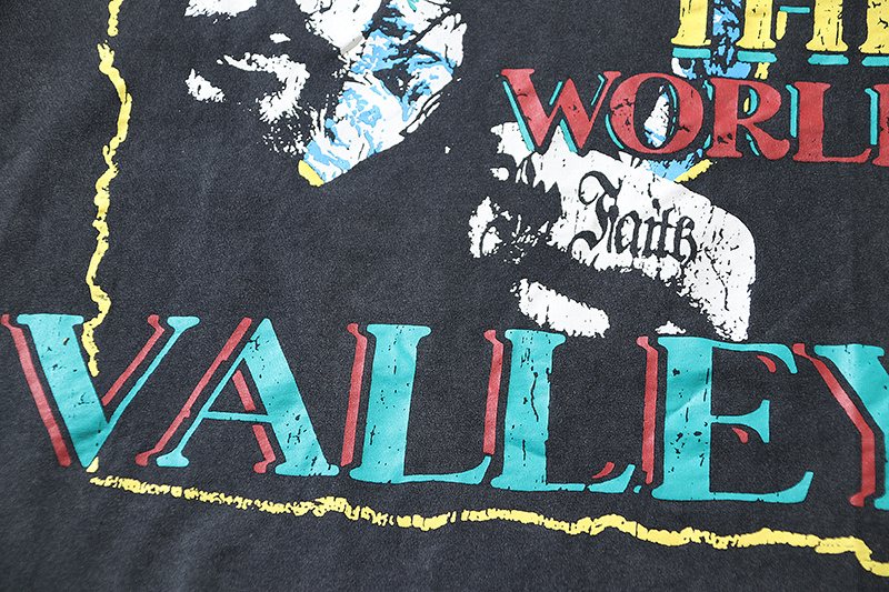 VALE USA Dreams Against the World Graphic T-Shirt