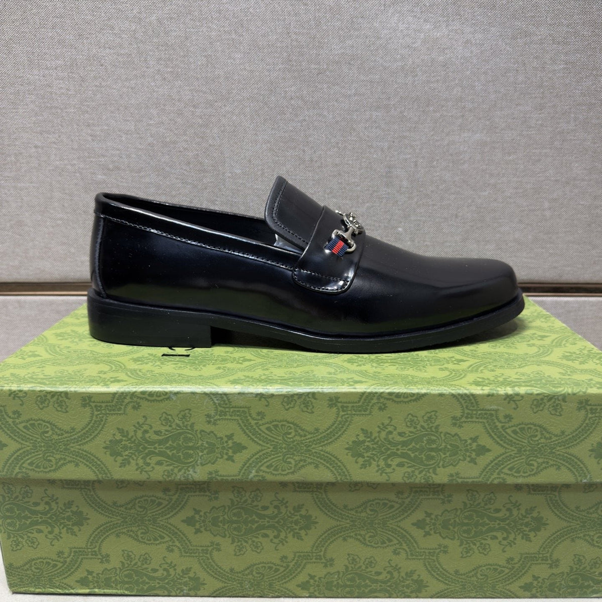 Gucci Men's Black Metal-Hardware Loafers - Rounded Toe