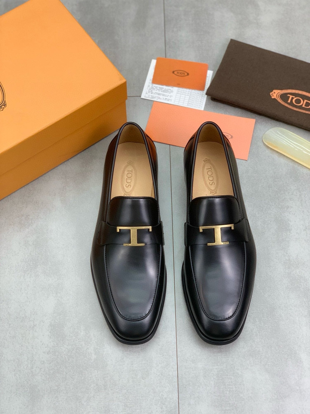 TOD'S Men's Black Gold-Tone Hardware Loafers