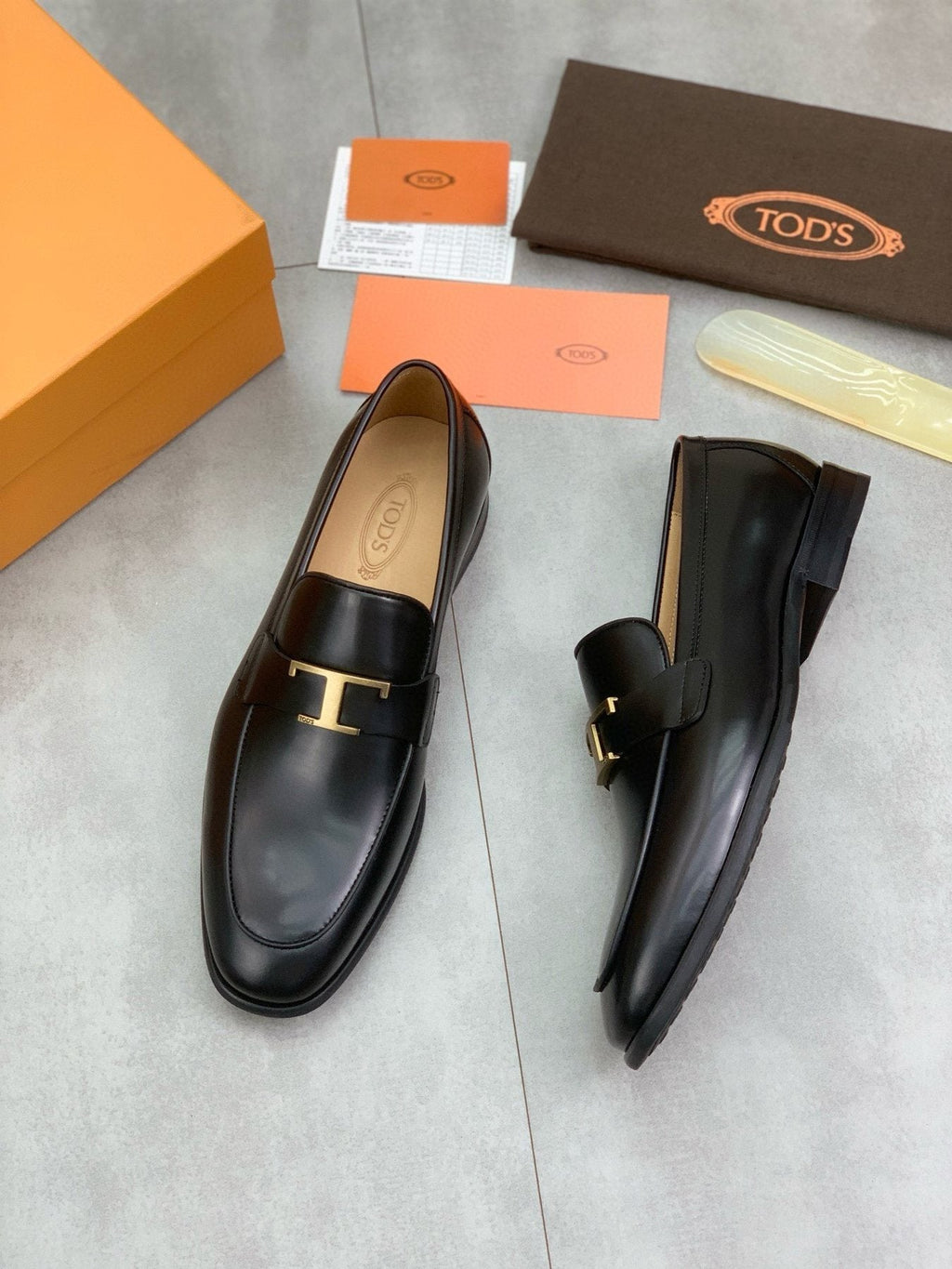 TOD'S Men's Black Gold-Tone Hardware Loafers
