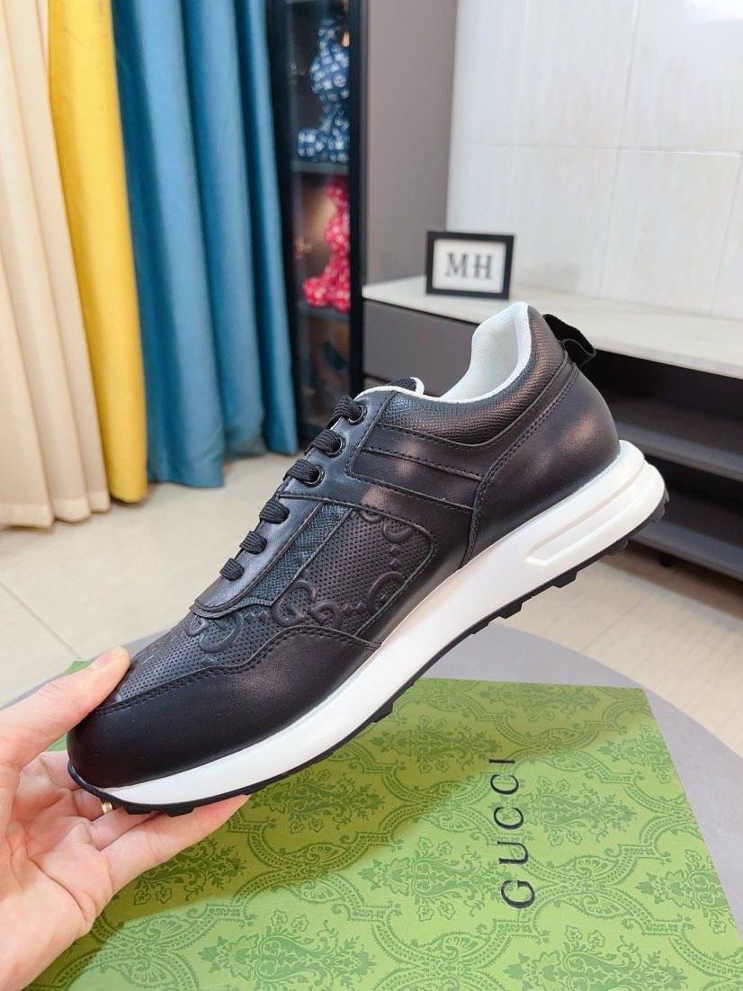Gucci Men’s Textured Low-Top Sneakers